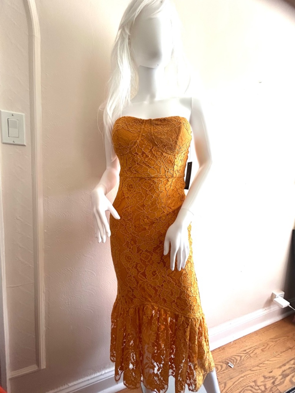 NWT Lulus Strapless Lace Mermaid Midi Dress – Golden Mustard - S